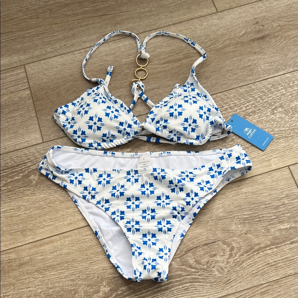 Cupshe Blue and White Floral Bikini
